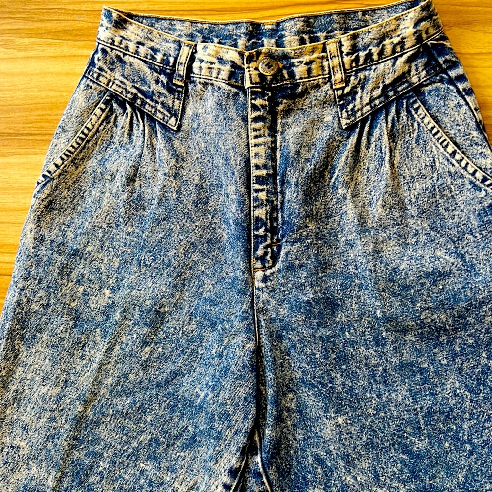 Vintage bleach wash jeans! Fresh from the 80’s